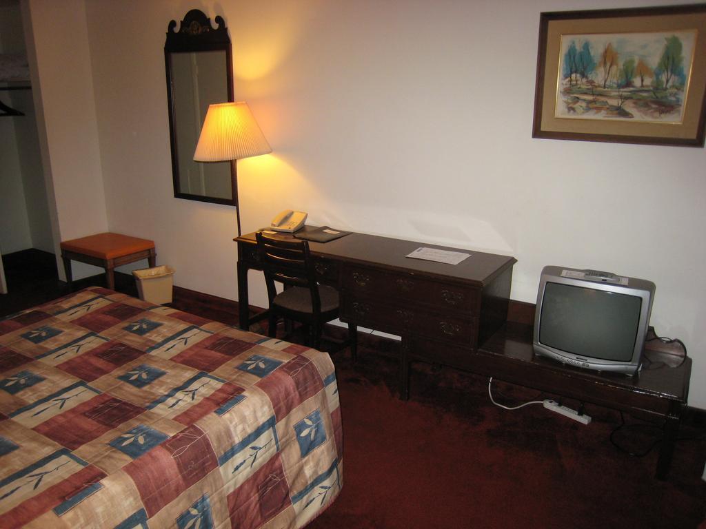Downtowner Motor Inn Крестон Номер фото