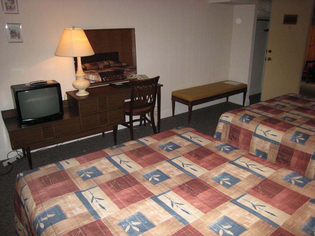 Downtowner Motor Inn Крестон Номер фото