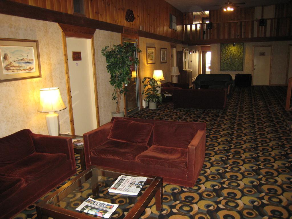 Downtowner Motor Inn Крестон Экстерьер фото