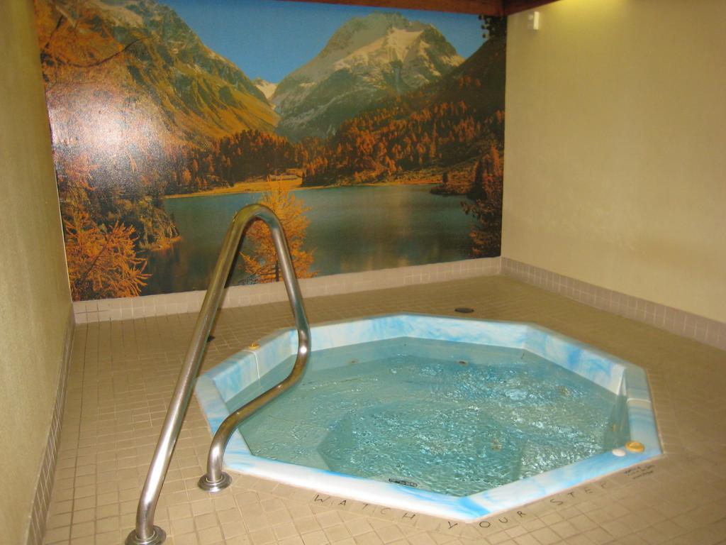 Downtowner Motor Inn Крестон Экстерьер фото