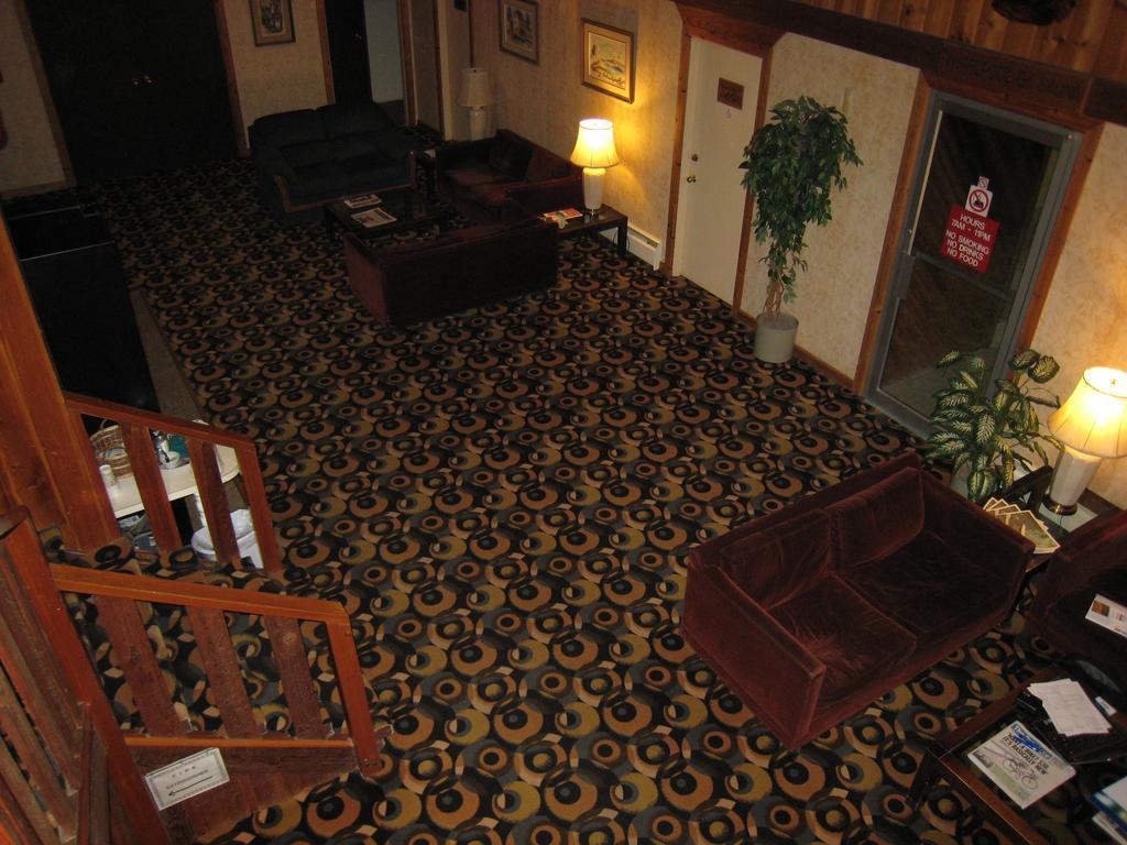 Downtowner Motor Inn Крестон Экстерьер фото