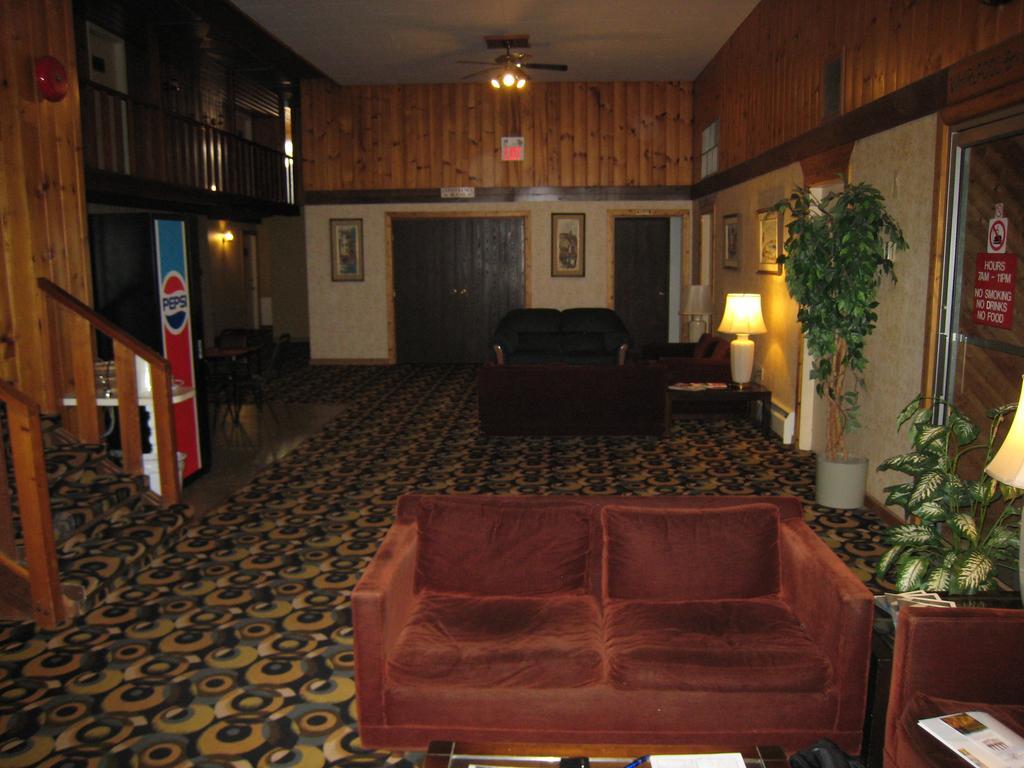 Downtowner Motor Inn Крестон Экстерьер фото
