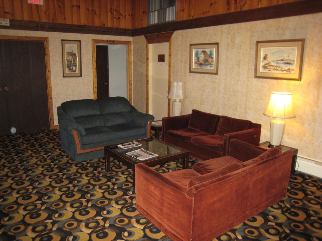 Downtowner Motor Inn Крестон Экстерьер фото
