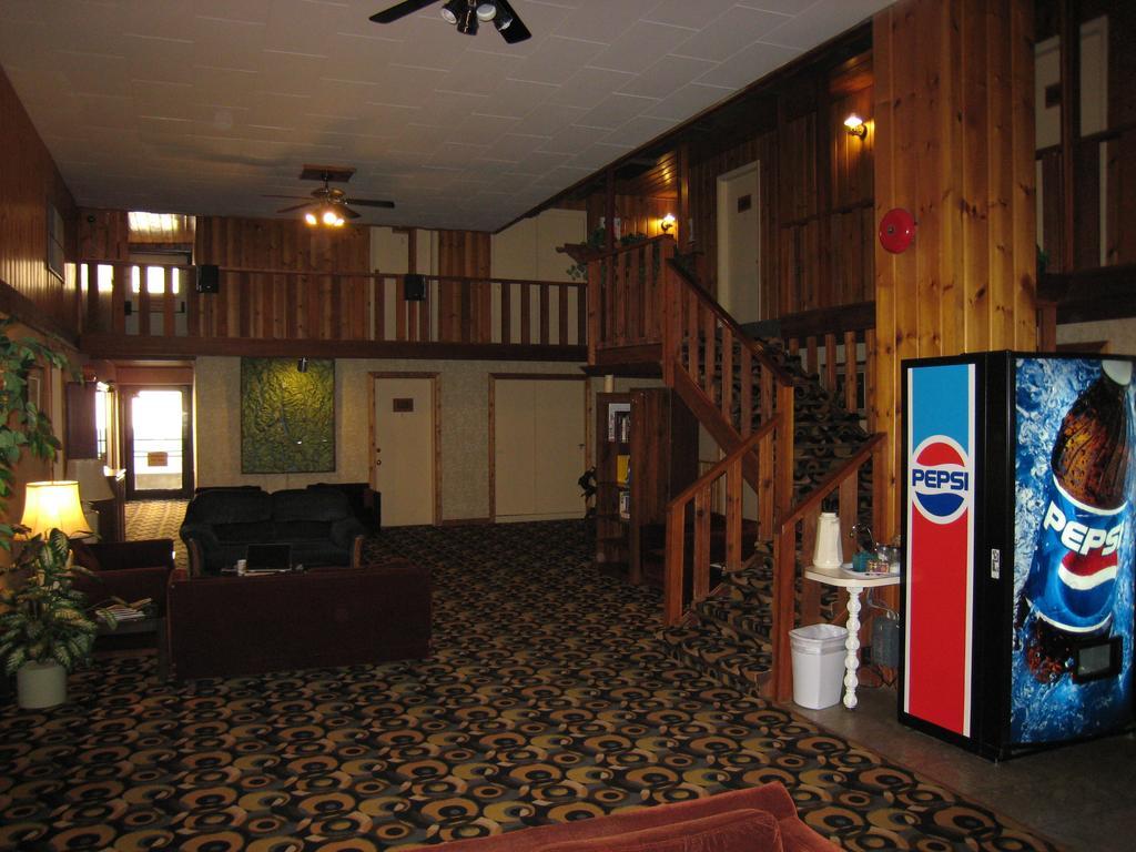 Downtowner Motor Inn Крестон Экстерьер фото