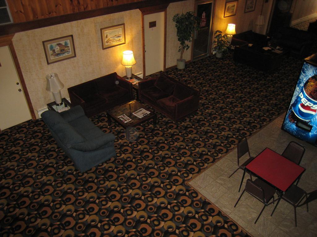 Downtowner Motor Inn Крестон Экстерьер фото